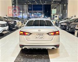 نیسان ئەلتیما